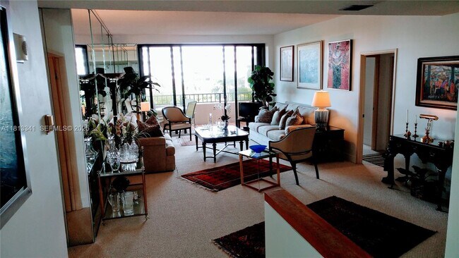 Foto del edificio - 251 Crandon Blvd