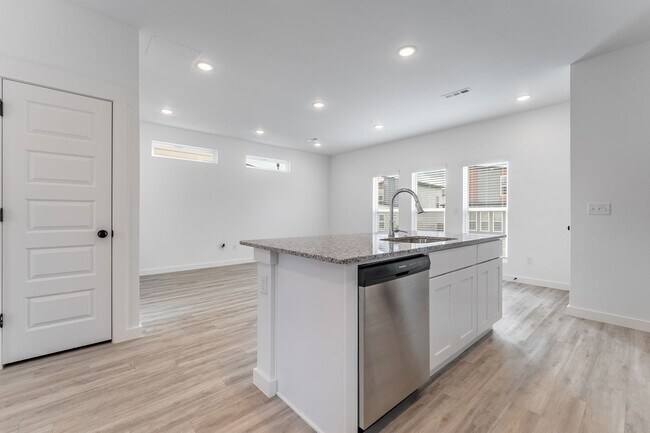 Foto del edificio - Modern 2-Bed, 2.5-Bath New Build in Bentonville