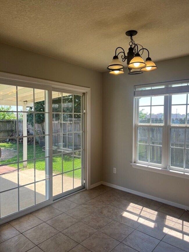 Building Photo - 4 bedroom, 2 bath single family home in Ro...