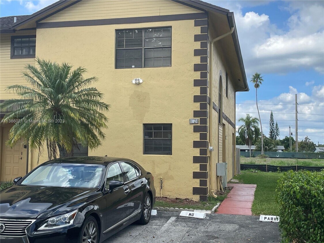 Foto principal - 1041 NE 210th Terrace