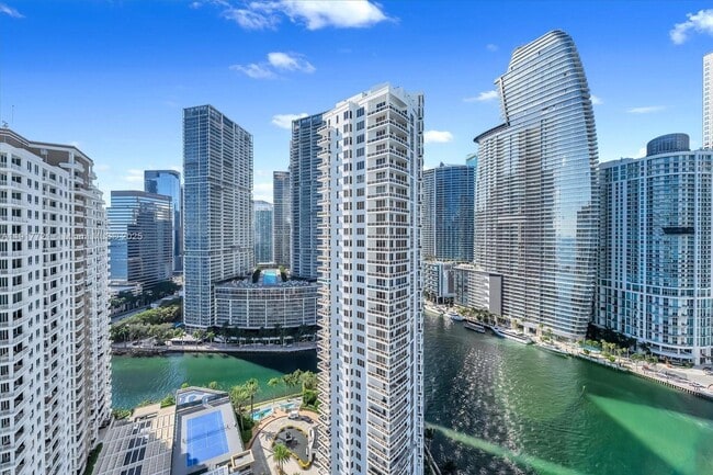 Foto del edificio - 900 Brickell Key Blvd