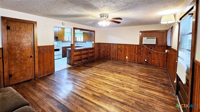 Foto del edificio - 1432 N Walnut Ave