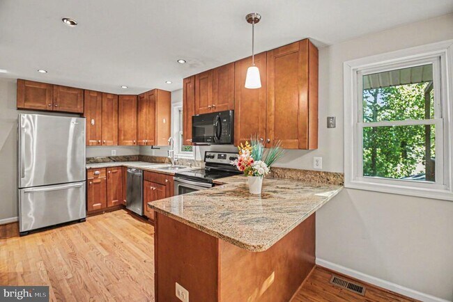 Foto del edificio - 7409 Lake Dr