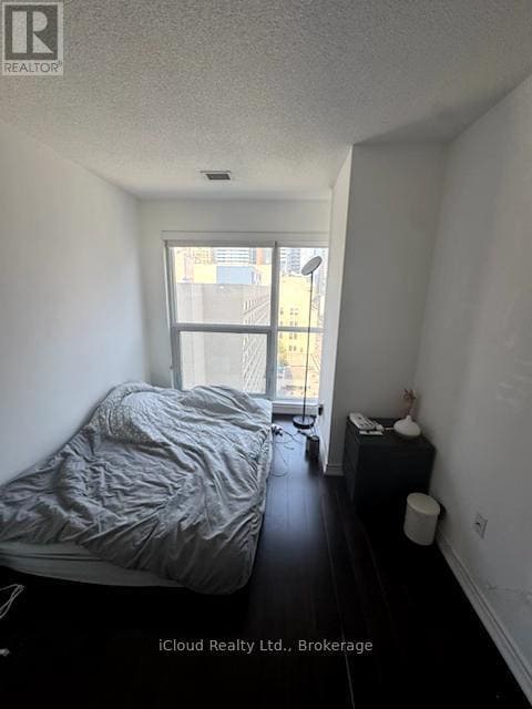 Photo du bâtiment - 386-1386 Yonge St