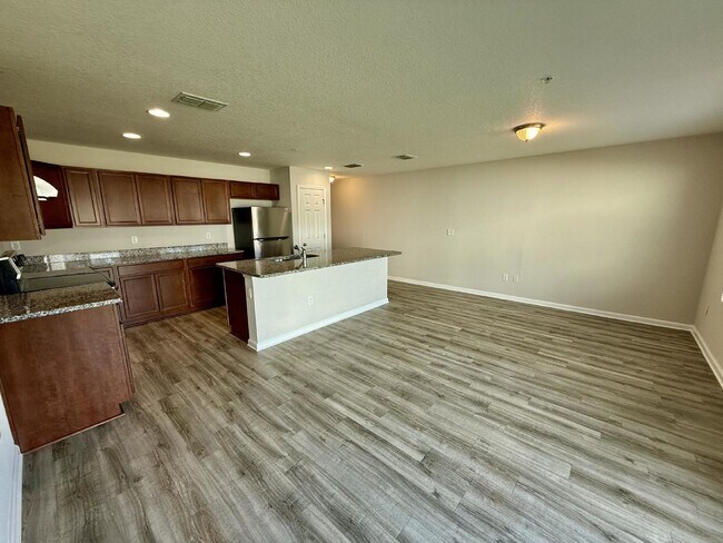 Foto del edificio - Large 2/2 Apartment Available for Rent
