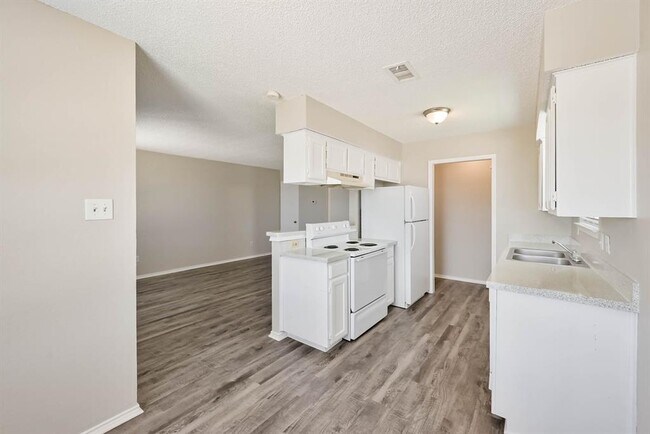 Foto del edificio - 608 Kings Way Dr