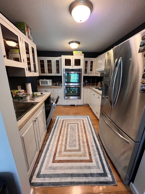 Kitchen - with dishwasher, double oven, refrigerator/freezer, stove, and microwave - 35 Floyd Ave