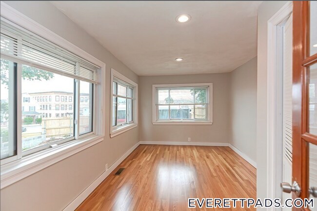 Building Photo - 134 Vine St