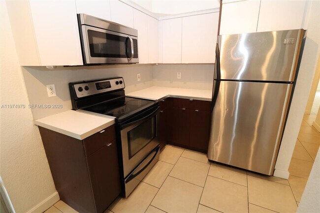 Foto del edificio - 6835 Rue Versailles Dr