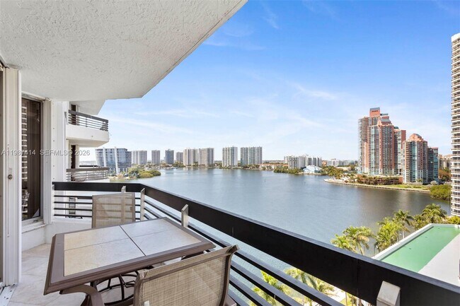 Foto del edificio - 3600 Mystic Pointe Dr