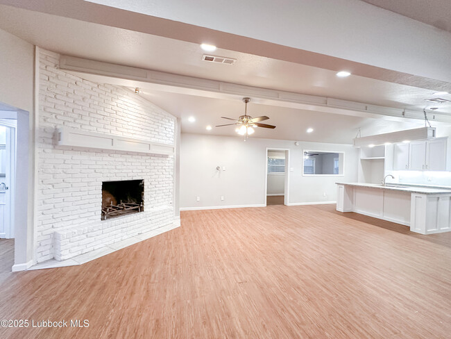 Foto del edificio - 4311 59th St