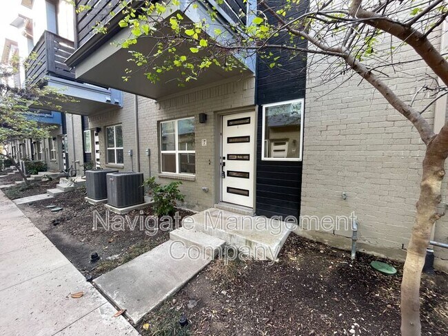 Building Photo - 4910 Live Oak St