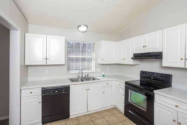 Building Photo - 206 Valeworth Dr