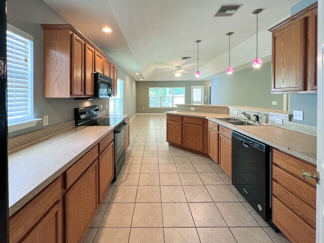 Foto del edificio - Pet Friendly 4BR/2BA House Close to UF - A...
