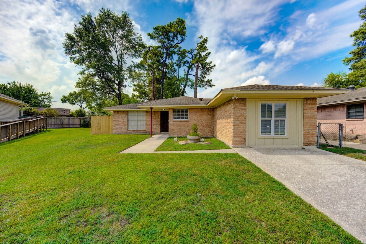 Primary Photo - 9811 Shadydale Ln