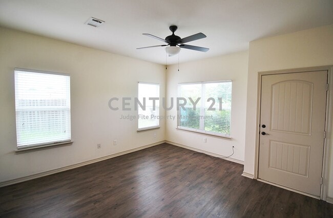 Building Photo - 112 Bridle Ct