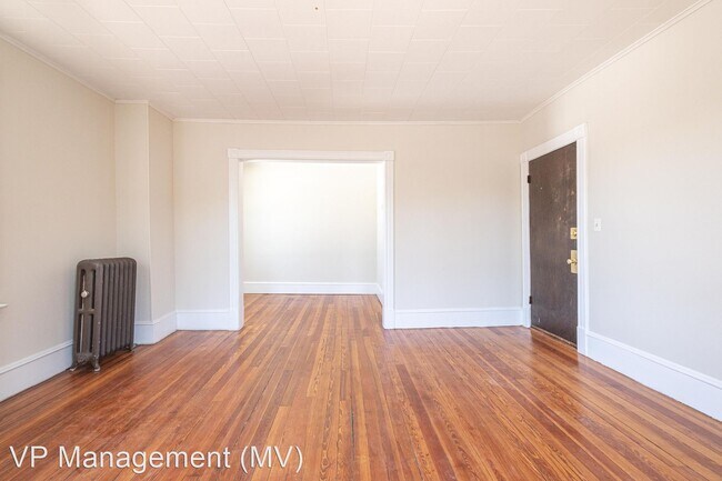 Building Photo - 826 Chicopee St