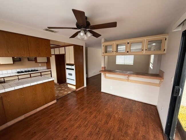 Foto del edificio - 1023 W 20th St