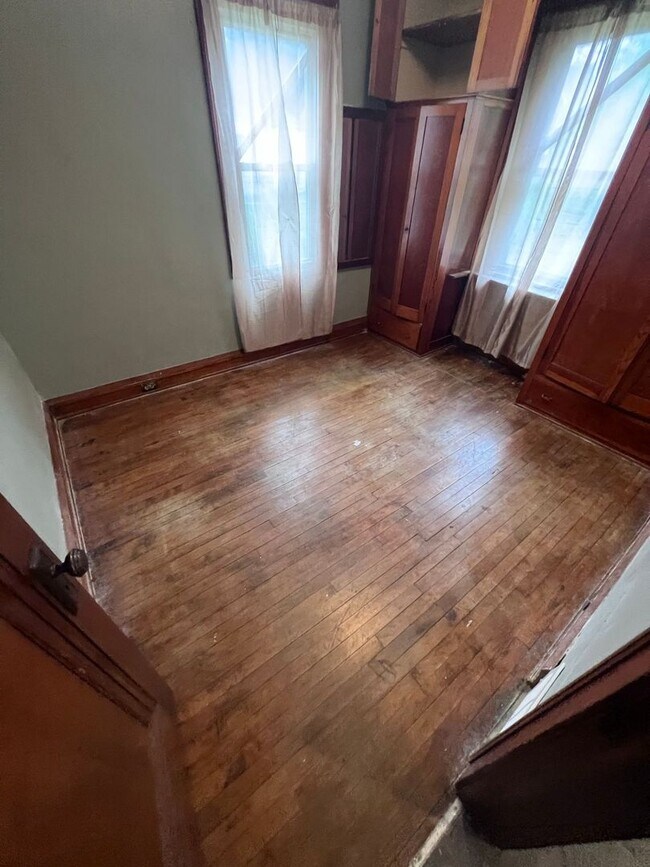 Foto del edificio - 6618 Bliss Ave