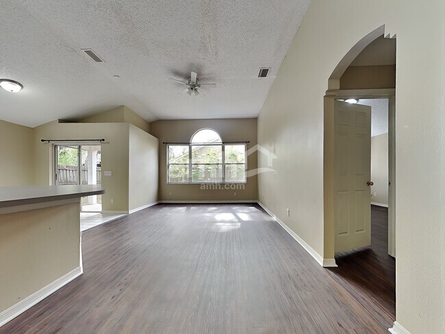 Building Photo - 2315 Kenwick Dr