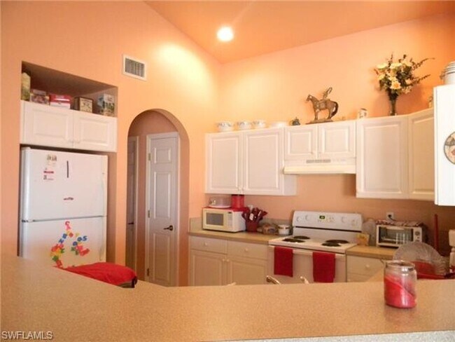 Building Photo - Nicely Located 3BR Pool House
