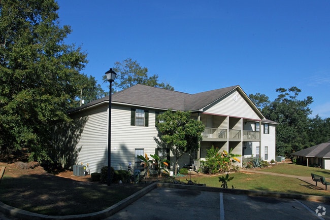Building Photo - Hunters Run - No Vacancy; Waitlist Only!