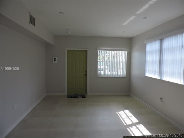 Building Photo - 1040-1042 NW 31st Ave