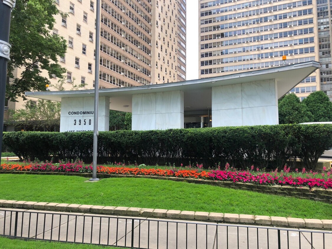 Primary Photo - 3950 N Lake Shore Dr