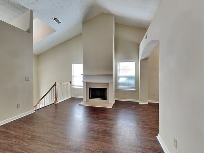 Building Photo - 320 Lake Royale Pl