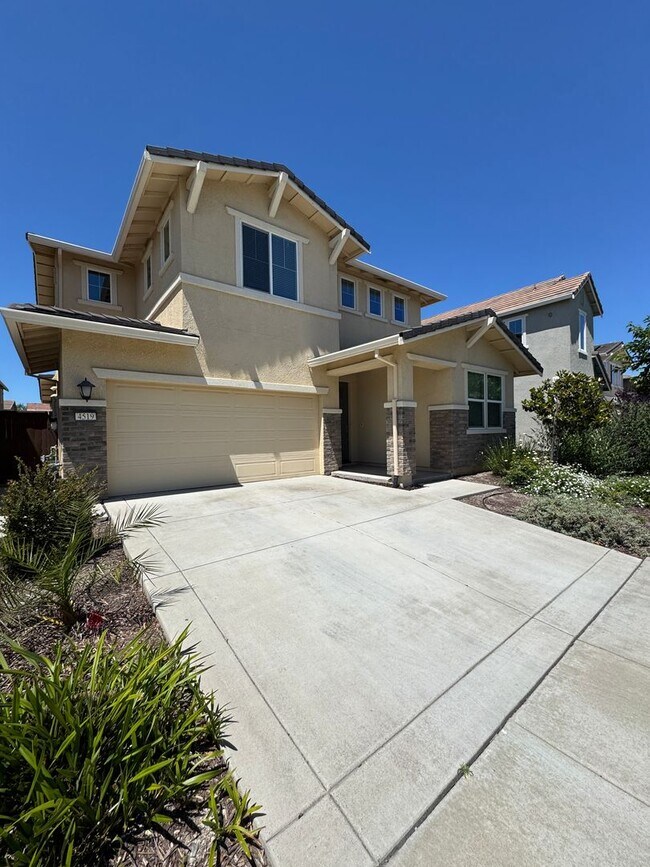 Foto del edificio - Resort-Style Living in Natomas Meadows | 4BD + Clubhouse & Pools SEE VIDEO