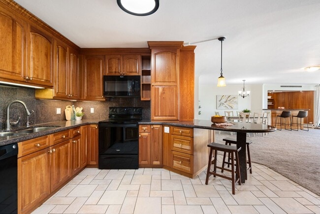 Building Photo - **Incredible 14th Floor 3 bed 3 bath Luxur...