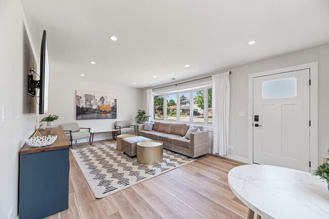 Foto del edificio - 1023 S Wolf Rd