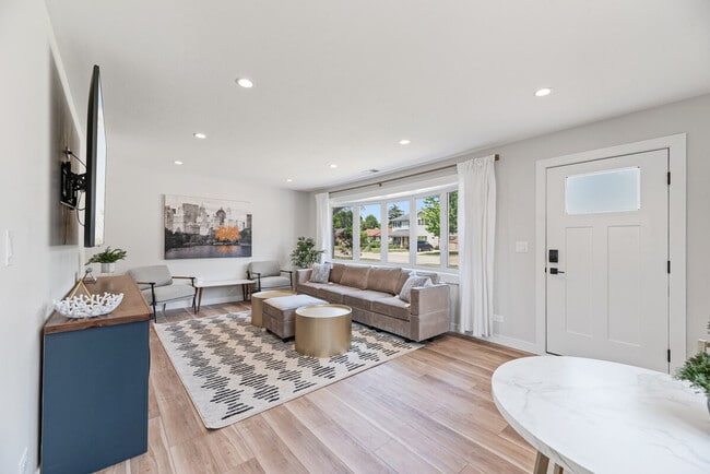 Building Photo - 1023 S Wolf Rd