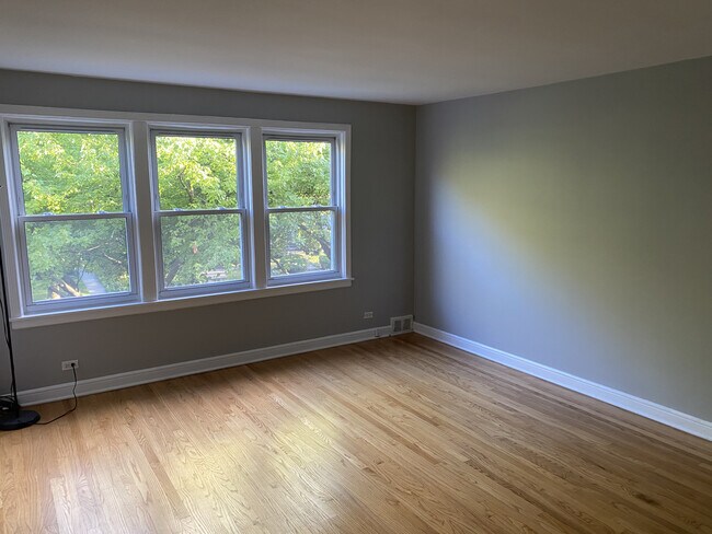Living Room - 3242 W Hollywood Ave