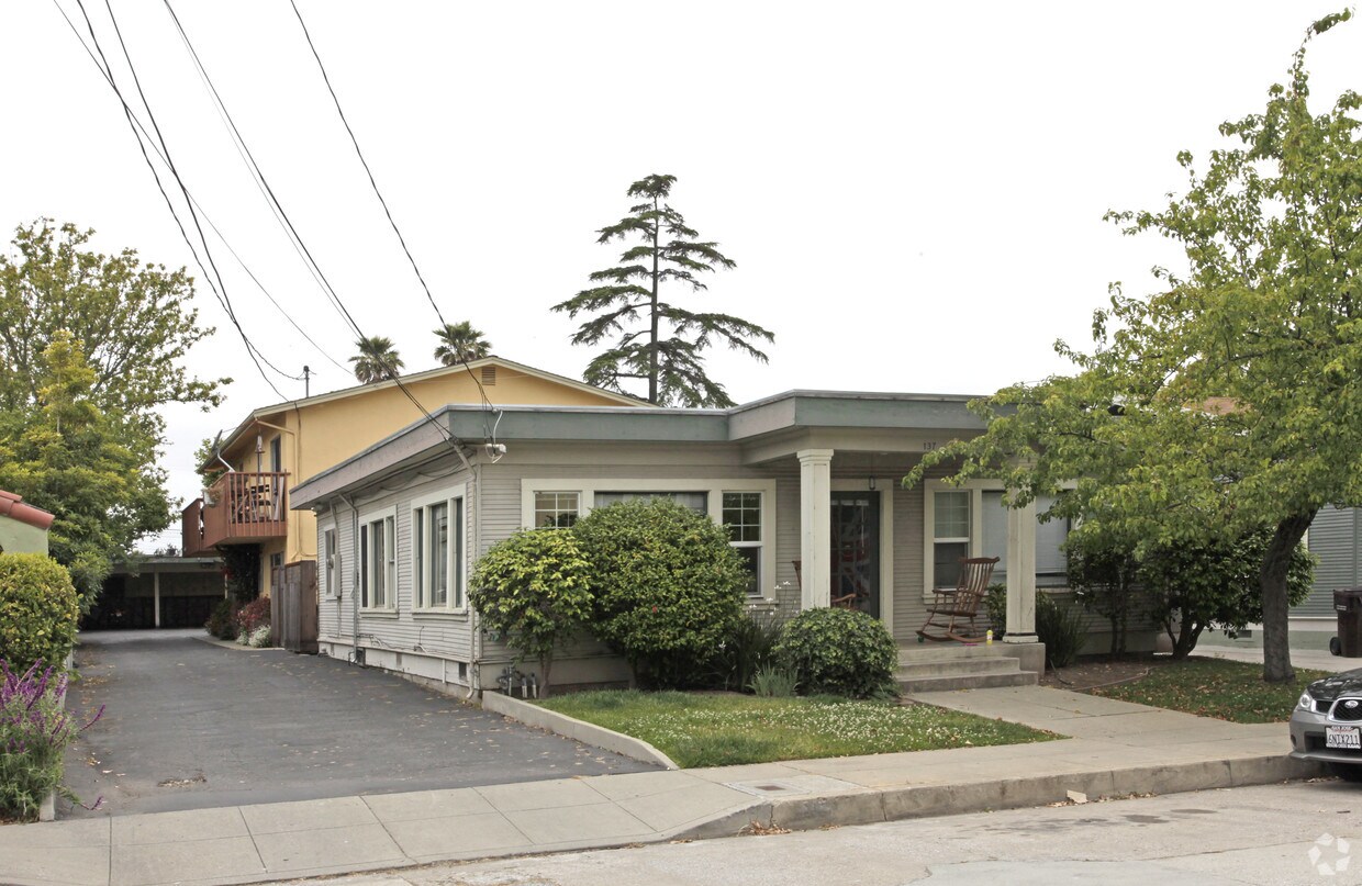 Primary Photo - 137 Clay St