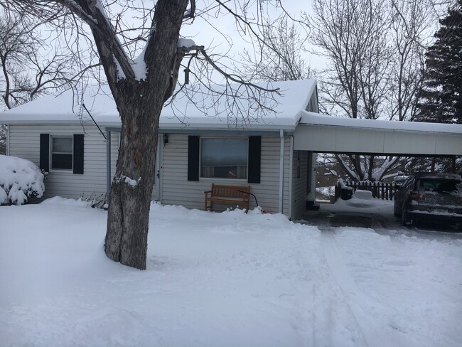 Building Photo - 1525 W Navajo Pl