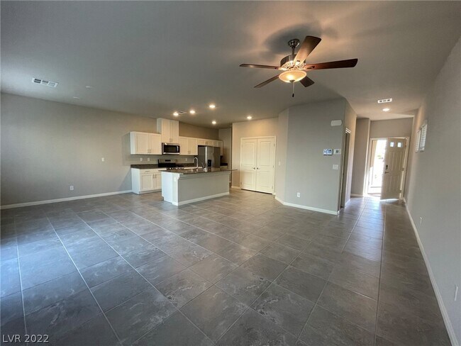 Foto del edificio - 7862 W Shelbourne Ave