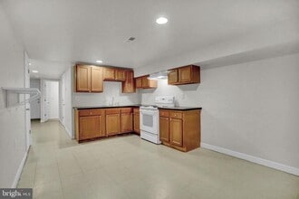 Building Photo - 421 Elrino St