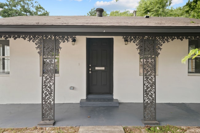 Building Photo - 1627 W Mariposa Dr