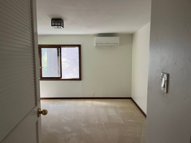 Foto del edificio - 5728 Merriewood Dr
