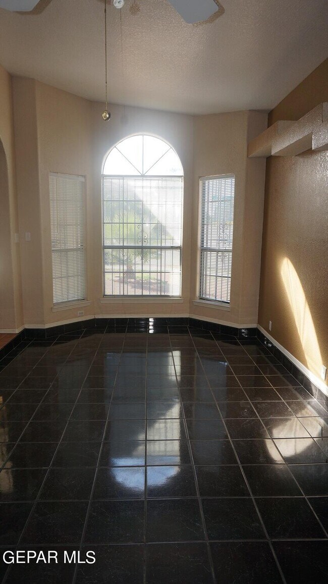 Foto del edificio - 1801 Garden Gate Way