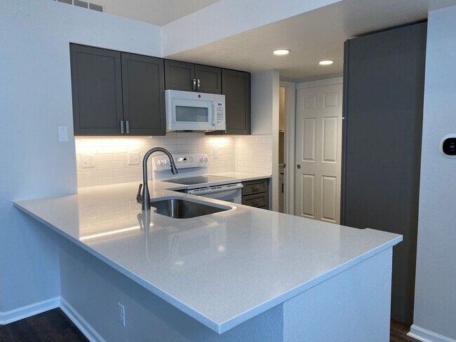 Foto del edificio - 4883 White Rock Cir