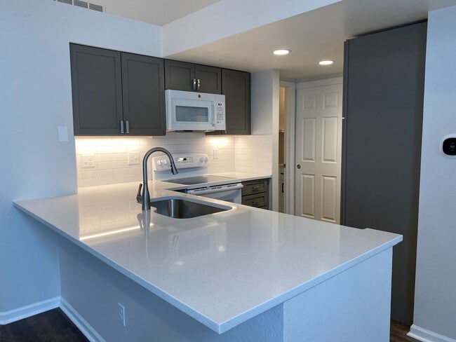 Building Photo - 4883 White Rock Cir