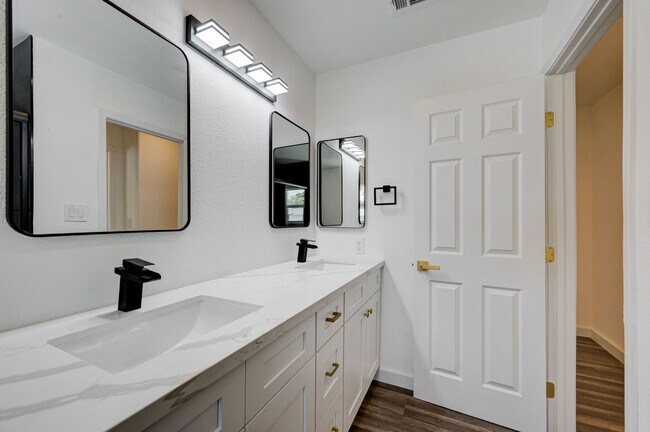 Foto del edificio - 571 Greenbriar Townhouse Way