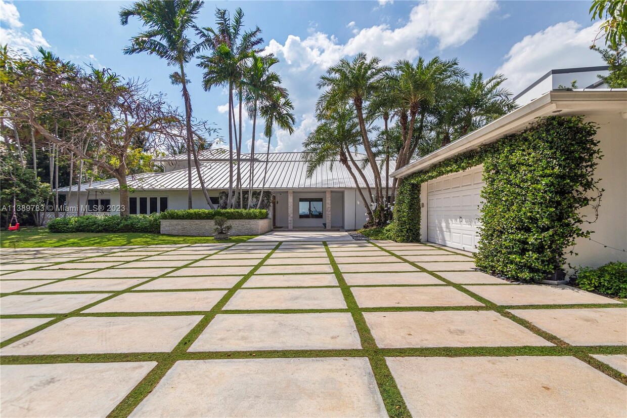 Primary Photo - 340 Harbor Dr
