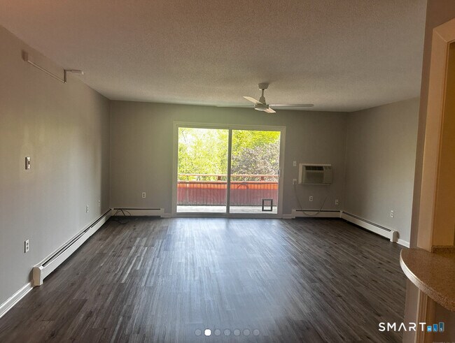 Foto del edificio - 64 Oxbow Dr