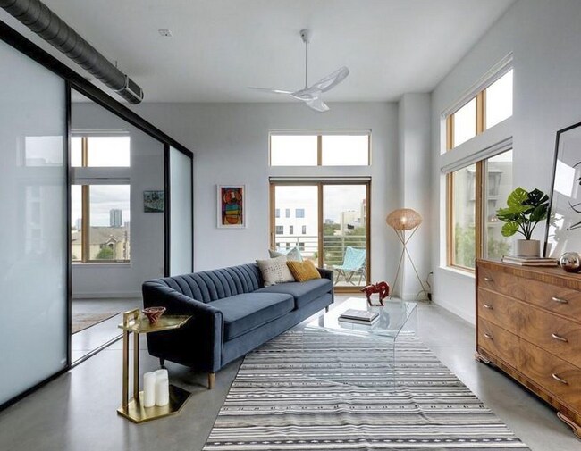 Foto del edificio - 2124 E 6th St