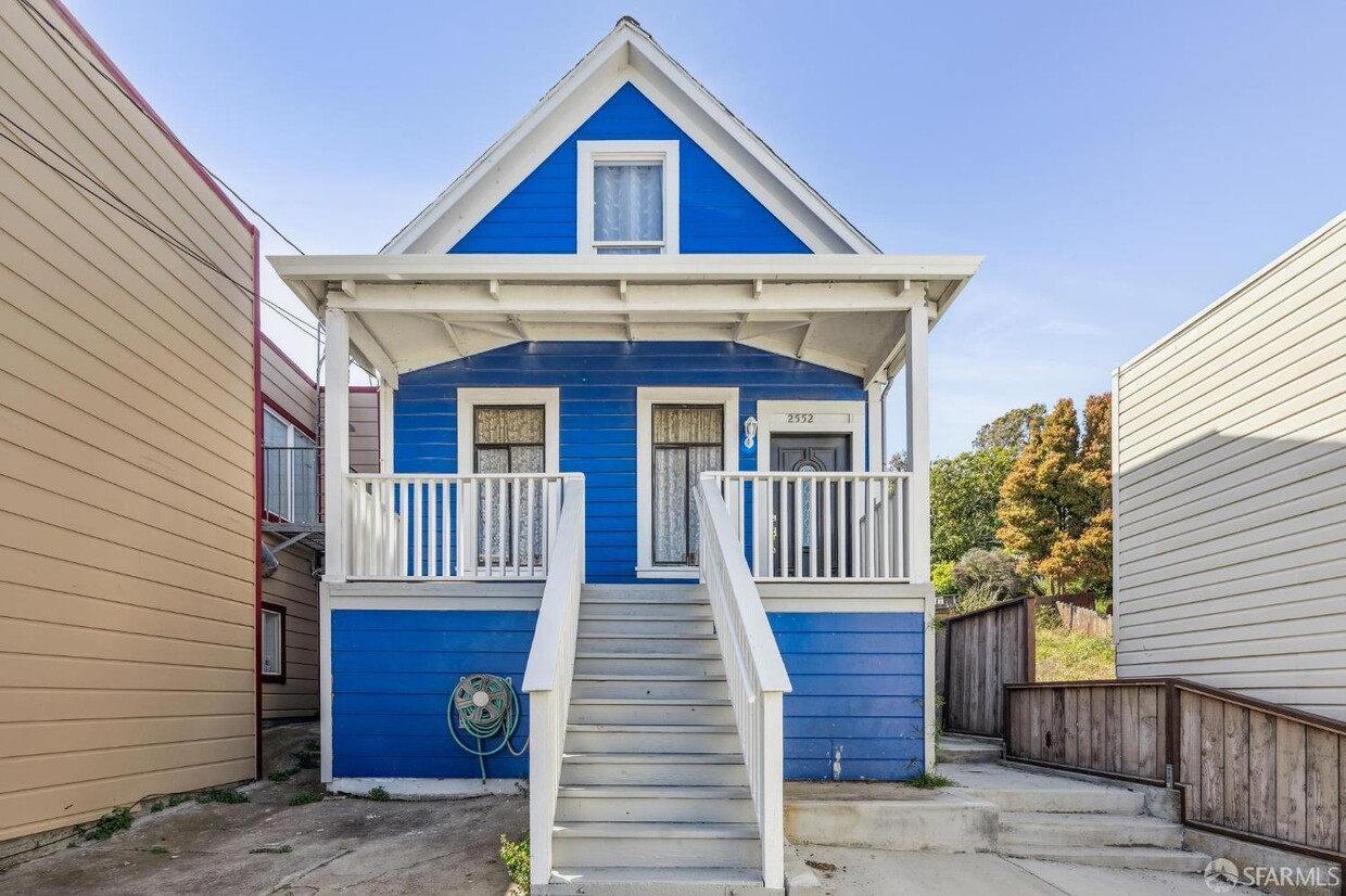 Primary Photo - 2552 San Jose Avenue