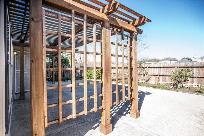 Building Photo - 12726 Wisteria Park Dr
