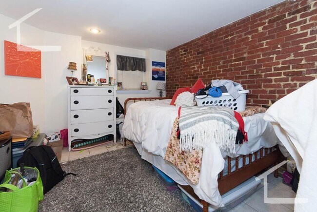 Foto del edificio - Parking Included, In-Unit Washer and Dryer...